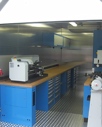 AWB Werkstattcontainer mit integrierter Drehmaschine und Schleifbock
