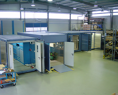 Ausbau der AWB Spezialcontainer in der Fertigungshalle in Lampertheim