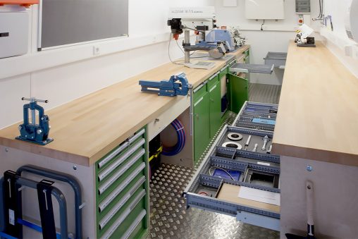 Innenraumansicht eines Werkstattcontainers von AWB