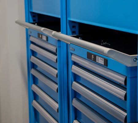 Schubladen in einem AWB Werkstattcontainer
