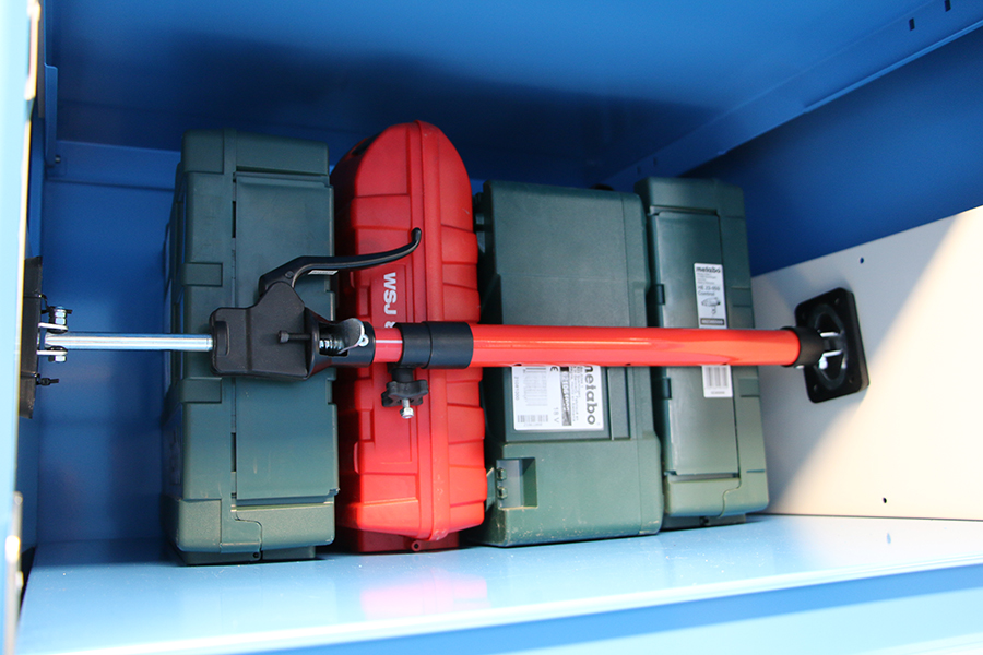 Schnellspanner sicher verstaut im AWB Werkstattcontainer