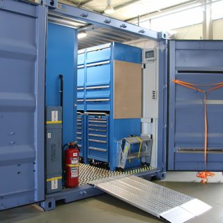 Werkstattcontainer mit Laderampe